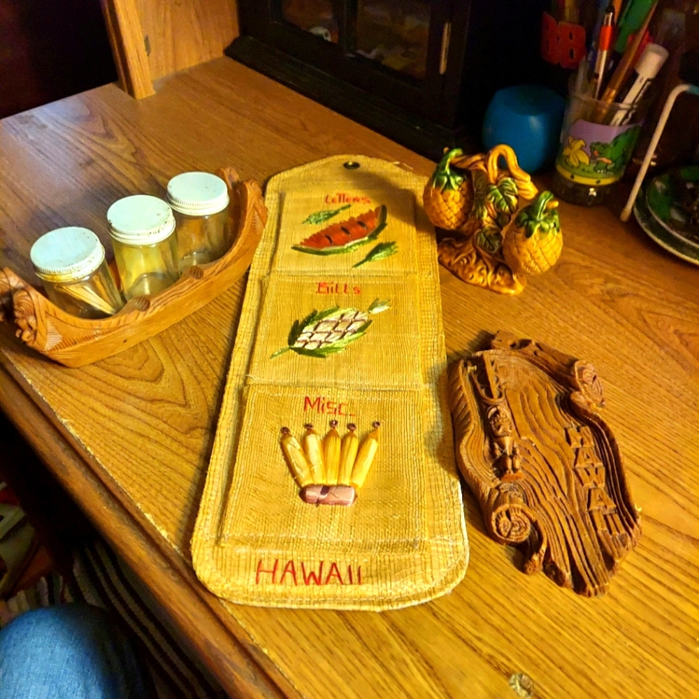 Vintage Hawaii themed lot